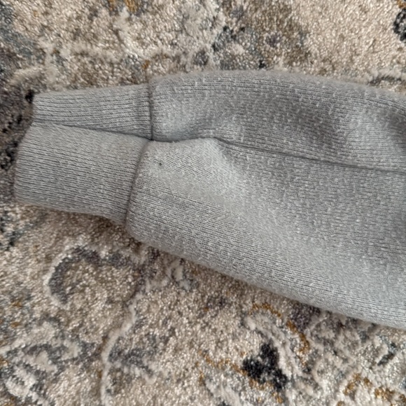 Abercrombie sweater - Picture 3 of 3